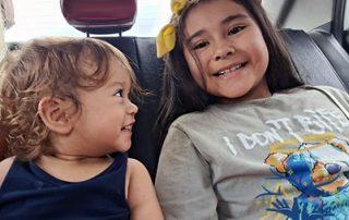 Natem hat Hämophilie A, eine genetisch bedingte Erkrankung. Doch nun erhält er eine moderne Therapie und lebt ein fast normales Kinderleben.