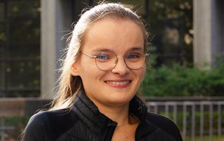 Amelie hat ihr Leben mit SMA (Spinale Muskelatrophie) voll im Griff.